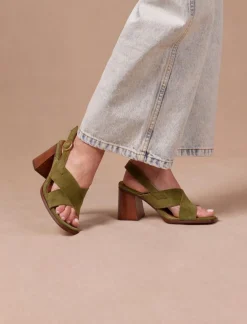 Femme Pied de Biche June