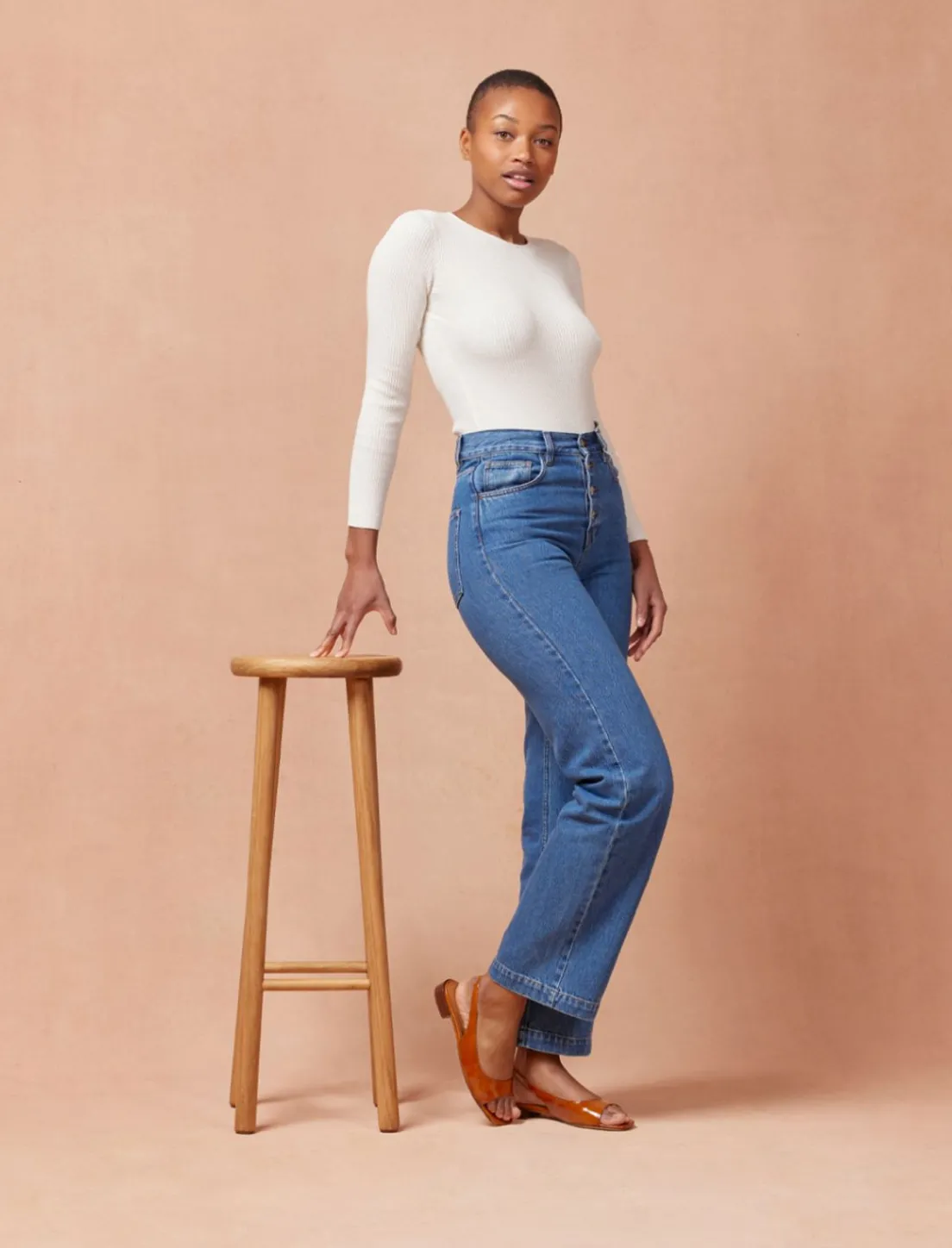 Femme Pied de Biche Noee