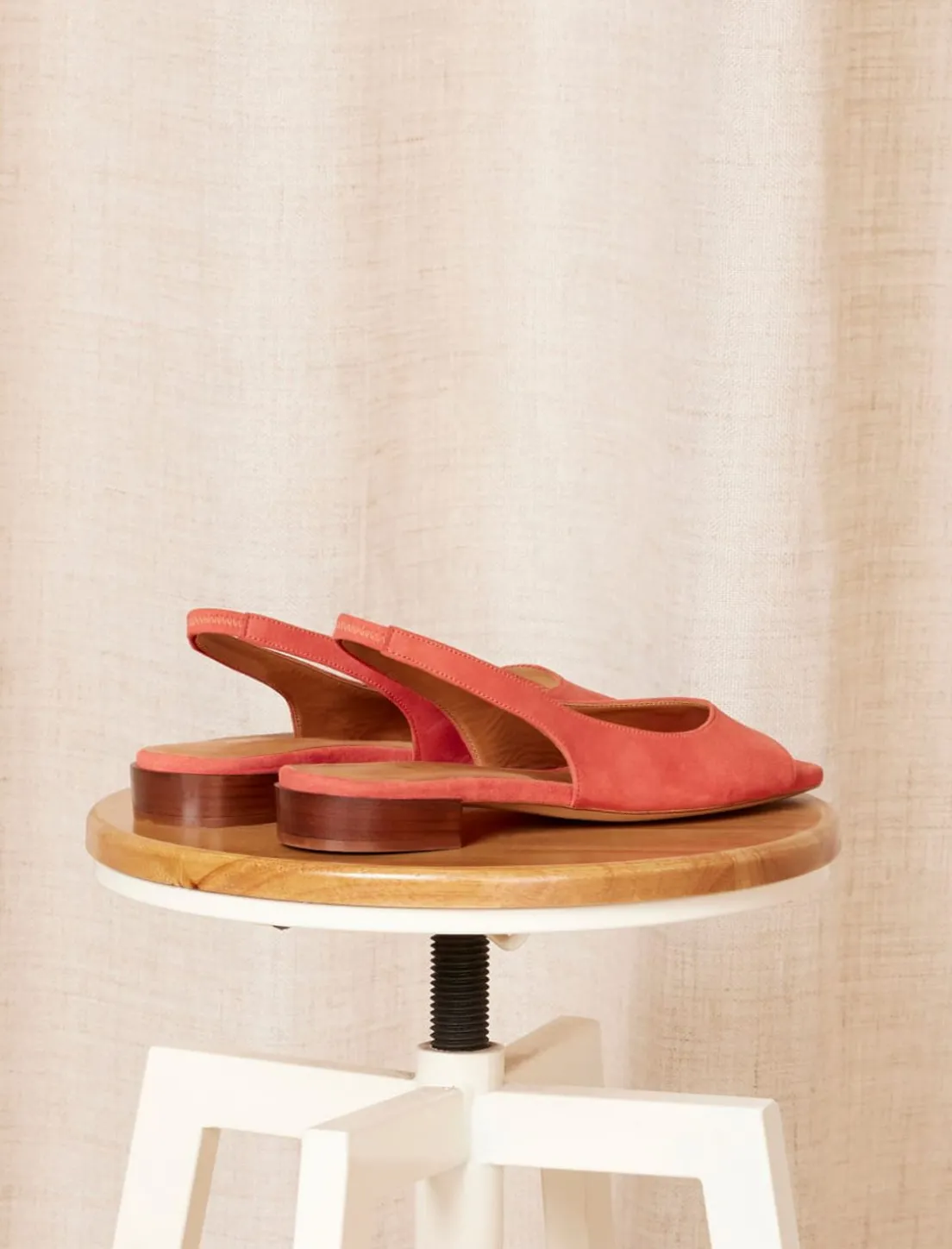 Femme Pied de Biche Noee