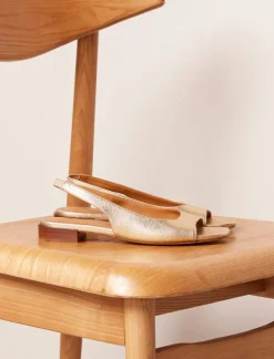 Femme Pied de Biche Noee